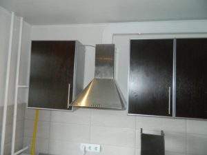 Установка вытяжки на кухне в Тюмени